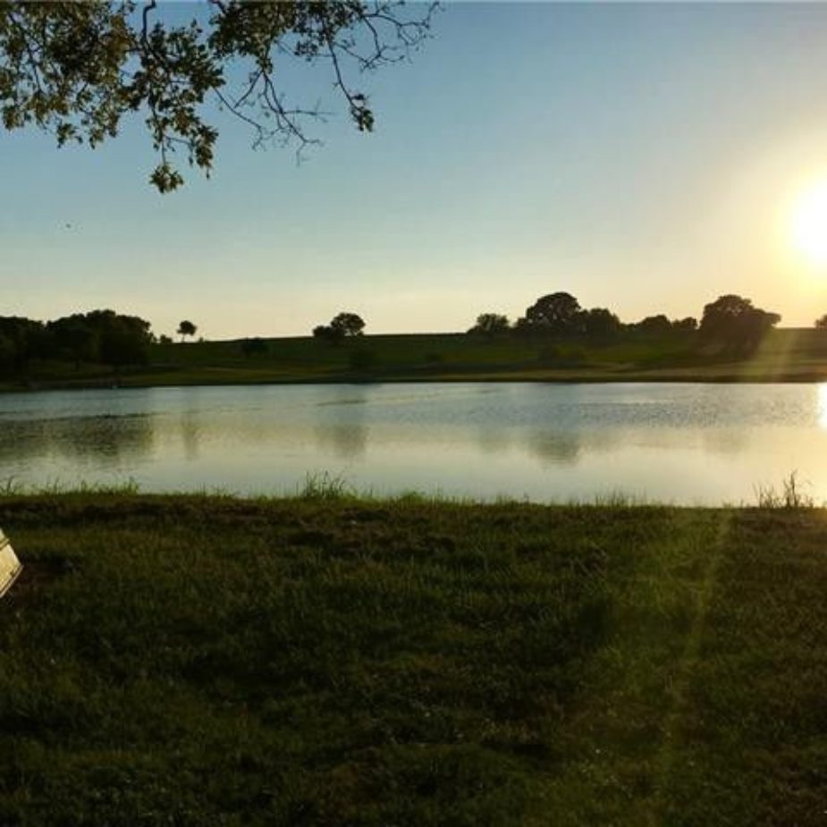 Beacon Hill - Only 40 minutes from Dallas on Cedar Creek Lake.